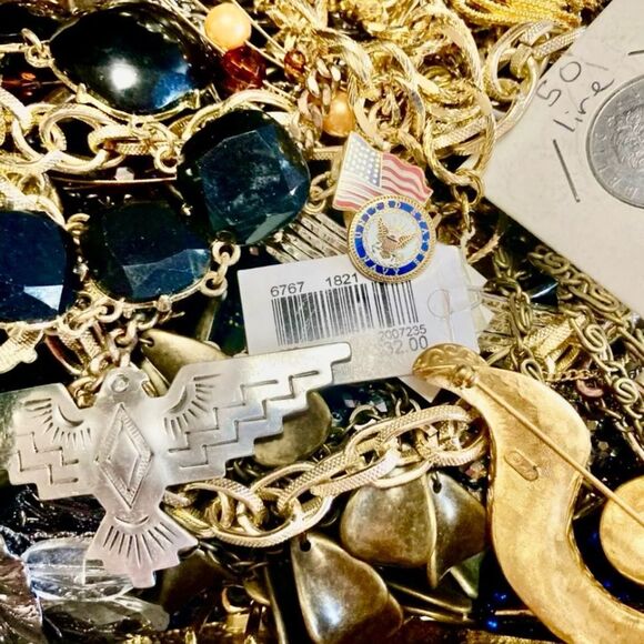 💎 2 LB UNSEARCHED Fashion Jewelry Lot~ mostly wearable + repurpose resell craft - Picture 6 of 9